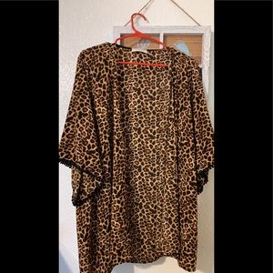 Cheetah kimono/cardigan w lace detailing